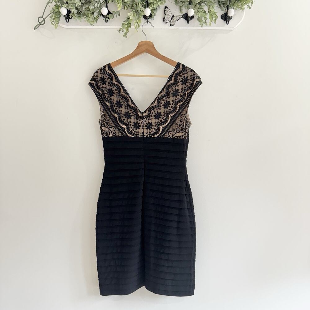 Adrianna Papell Black Lace Bandage Dress Size 10 BC formal cocktail party - Picture 4 of 4